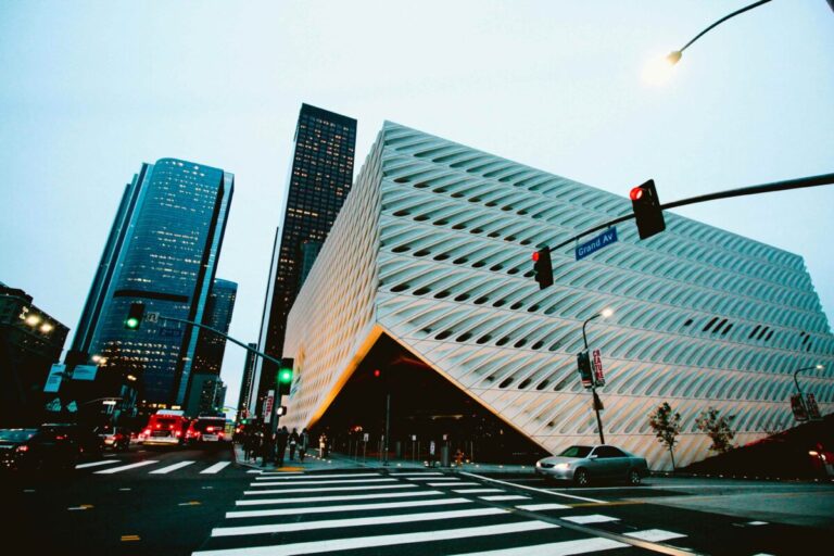 Empresarios y comunidad impulsan la revitalización del centro de Los Ángeles con proyectos urbanos y empleo sostenible