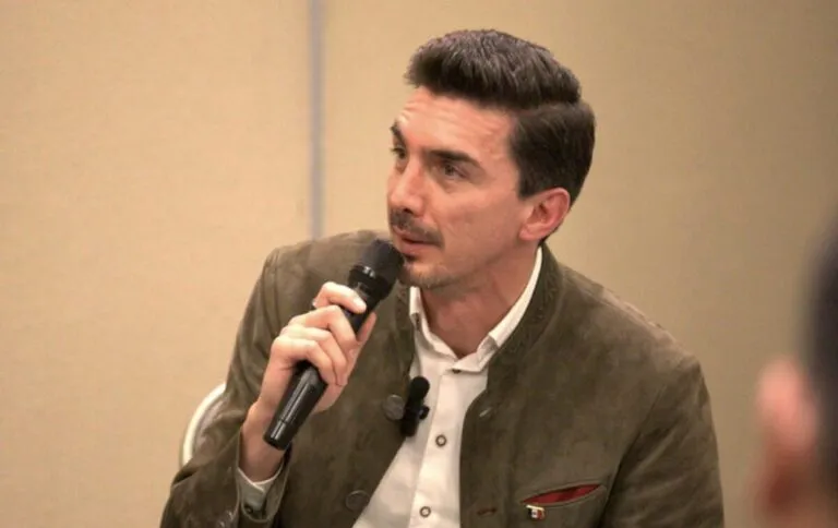 Alejandro Martínez Araiza presentó su modelo a especialistas en relaciones laborales.