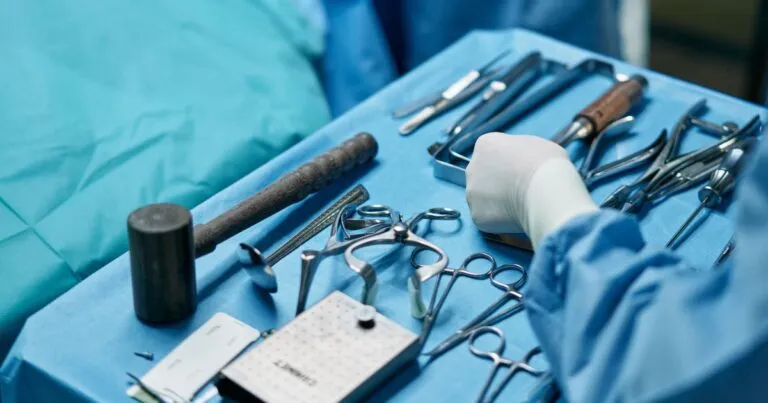 la Distribuidora de Materiales Quirúrgicos MTY SA de CV (DIMAQ) se ha establecido como una empresa referente del sector médico en distintas regiones de México.