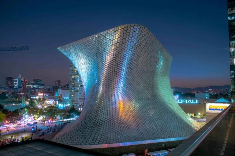 Ilustración de inversión energética de Grupo Carso en Pemex en medio de retos financieros