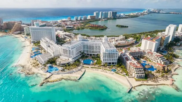 Hoteleros de Quintana Roo analizan la ley de libre acceso a playas y su impacto en el turismo y la operación hotelera