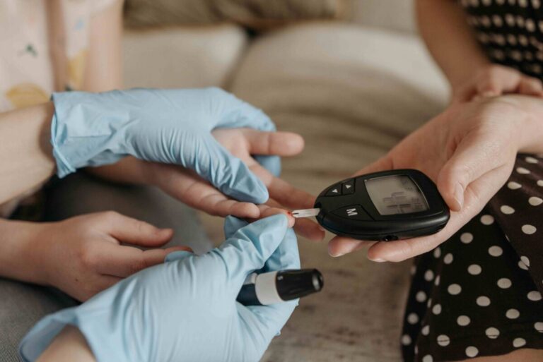 Imagen de portada sobre crecimiento del sector salud por aumento de casos de diabetes en EE.UU.
