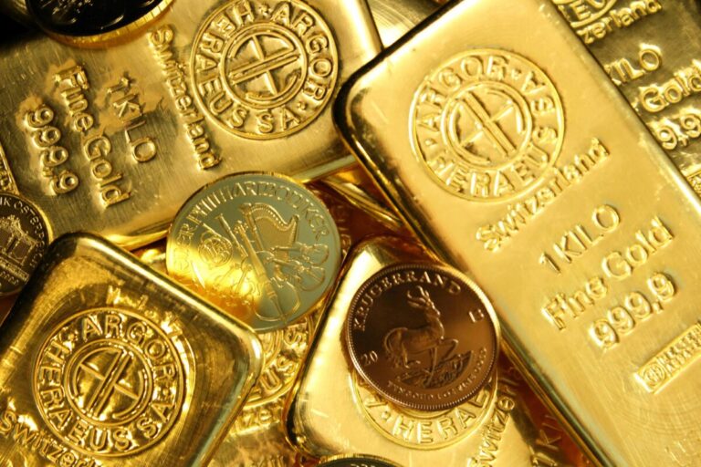 Lingotes de oro provenientes de la pequeña minería, listos para exportación responsable.