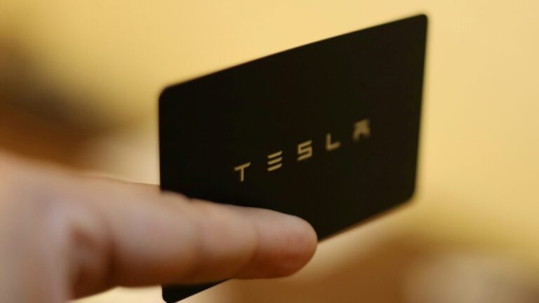 Inversionistas analizan el pago de Tesla a Elon Musk en medio de debate sobre gobernanza corporativa y compensación ejecutiva