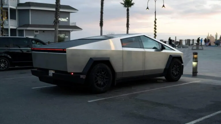 Ventas de Tesla en Estados Unidos impulsadas por reducción del crédito fiscal para autos eléctricos y debate sobre sostenibilidad de la demanda