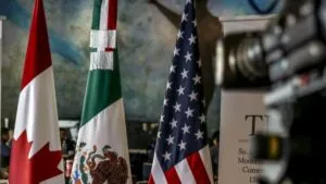 Directivos del sector automotriz analizan el impacto del T-MEC en la competitividad regional.