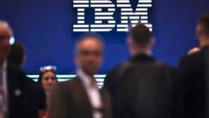 Sede corporativa de IBM en Estados Unidos tras anuncio de despidos y enfoque en software.