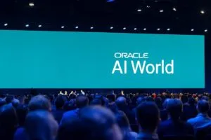 Infraestructura de nube empresarial con integración de inteligencia artificial en operaciones corporativas