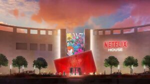 Visitantes disfrutan atracciones inspiradas en series de Netflix dentro del parque temático.