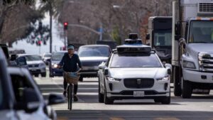 Waymo amplía su servicio robotaxi con recorridos en autopistas en ciudades de Estados Unidos