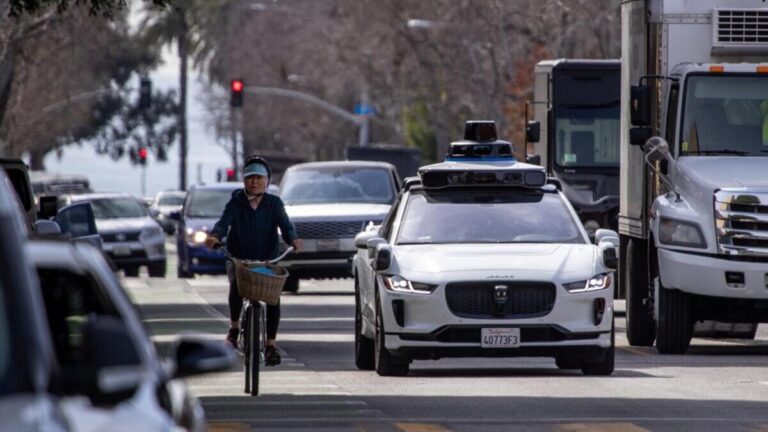 Waymo amplía su servicio robotaxi con recorridos en autopistas en ciudades de Estados Unidos