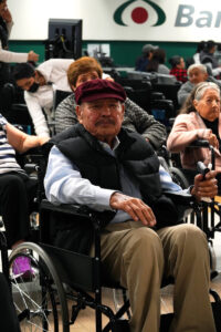 Banco Azteca entrega 200 sillas de ruedas para fomentar la inclusión en 2025