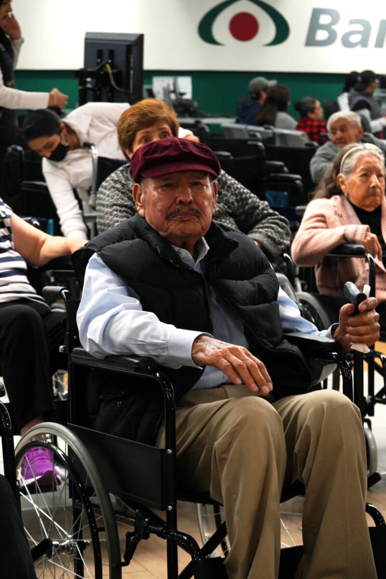 Banco Azteca entrega 200 sillas de ruedas para fomentar la inclusión en 2025