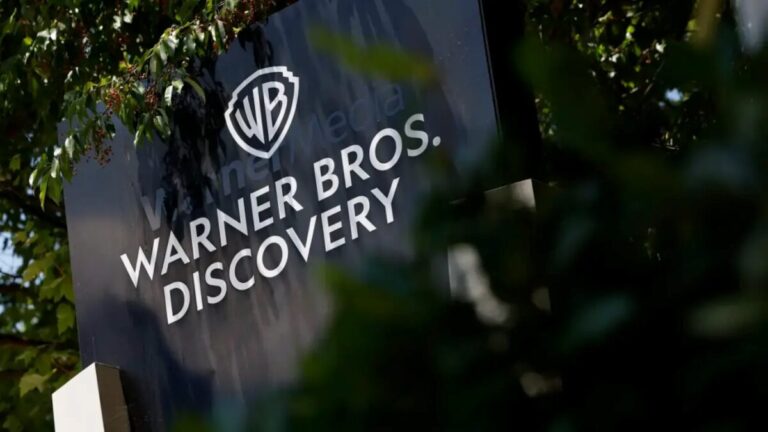 Netflix y Paramount compiten por Warner Bros Discovery en una batalla por el control del entretenimiento