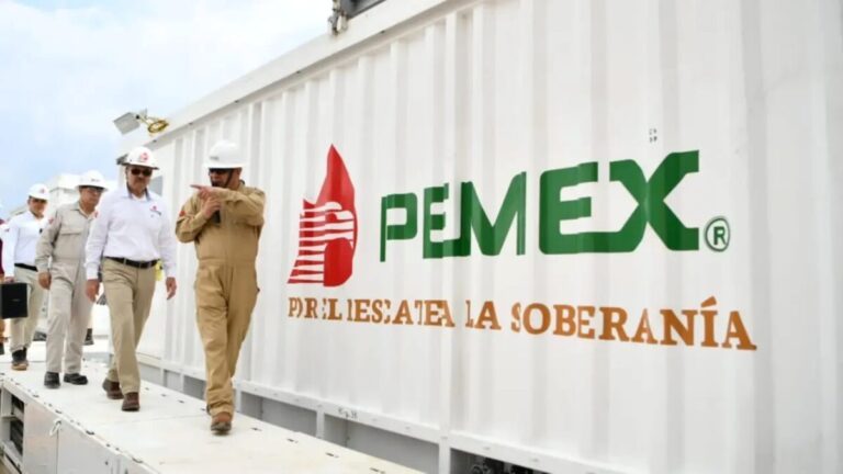 Pemex incrementa ingresos y gasto público en México mediante apoyos fiscales y operaciones de deuda durante 2025