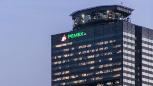 Pemex enfrenta crisis financiera y altos niveles de deuda pese a rescates del gobierno mexicano