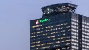 Pemex enfrenta crisis financiera y altos niveles de deuda pese a rescates del gobierno mexicano