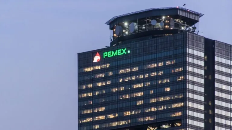 Pemex enfrenta crisis financiera y altos niveles de deuda pese a rescates del gobierno mexicano