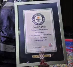 El CEO de Farmacias Similares y presidente del Grupo por un País Mejor, Víctor González Herrera, impuso su sexto récord Guinness.