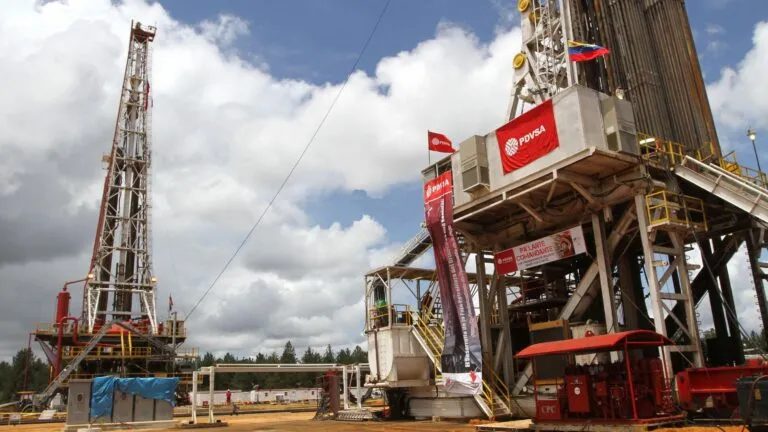 Petroleras internacionales mantienen operaciones limitadas en Venezuela tras captura de Maduro