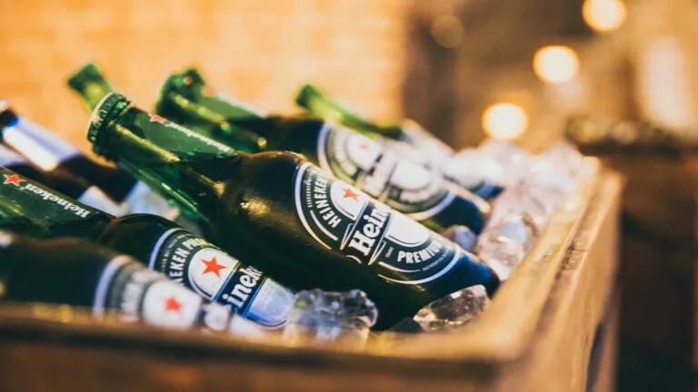 Heineken confirma la salida de su CEO y pone en marcha un proceso de sucesión con continuidad estratégica
