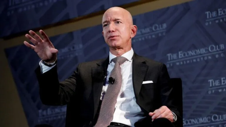 Jeff Bezos recupera el tercer lugar de los más ricos tras alza de acciones de Amazon