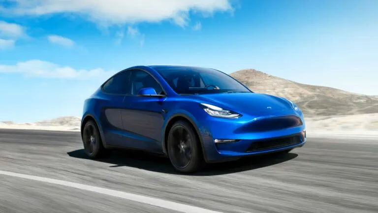 Tesla cambia Full Self-Driving a un modelo solo por suscripción mensual en su estrategia de software automotriz
