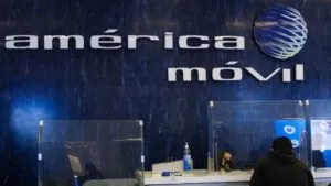 América Móvil anuncia meta de inversión de 14% a 15% de ingresos tras venta de Telefónica Chile