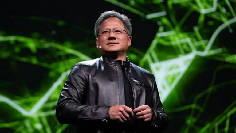 Jensen Huang supera a Arnault tras el alza de Nvidia en Wall Street y alcanza una fortuna de 165.8 billones de dólares