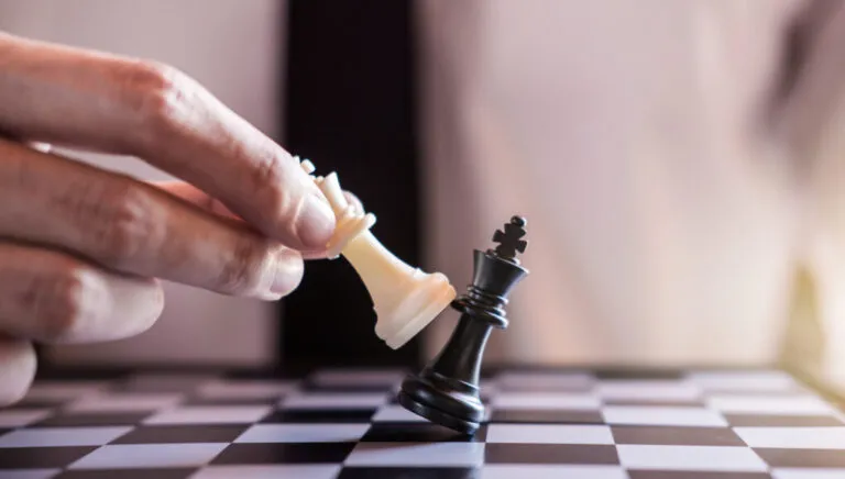 Líderes empresariales fallecidos en 2025 que influyeron en la economía global, la industria y los mercados financieros.