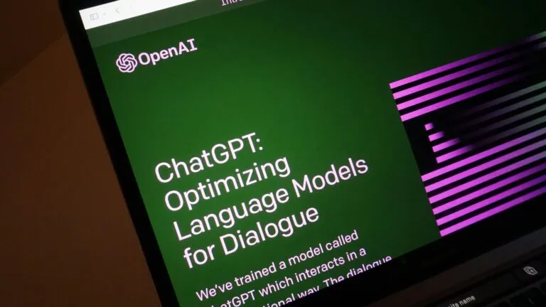 Concepto visual de OpenAI desarrollando modelo de audio en 2026 para dispositivos sin pantalla y nueva estrategia tecnológica