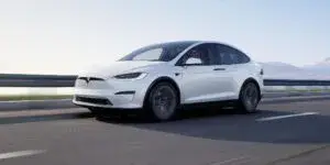 Autos eléctricos en Europa alcanzan 17.4% del mercado impulsando cambios en la industria automotriz europea