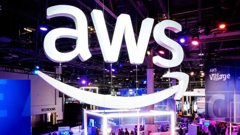 AWS lanza Amazon Connect Health, plataforma de inteligencia artificial diseñada para automatizar tareas administrativas en el sector salud.