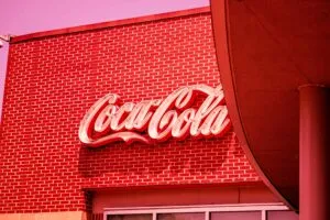 Mercadona y Coca Cola entre las empresas preferidas España por universitarios según ranking Merco 2025