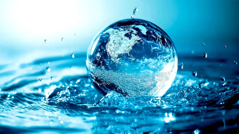 Ejecutivos analizan el agua como desafío empresarial y su impacto en inversión, producción y sostenibilidad económica global
