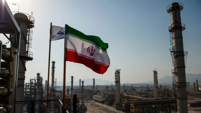 Alza del petróleo por tensión en Medio Oriente con impacto limitado para México según Banamex