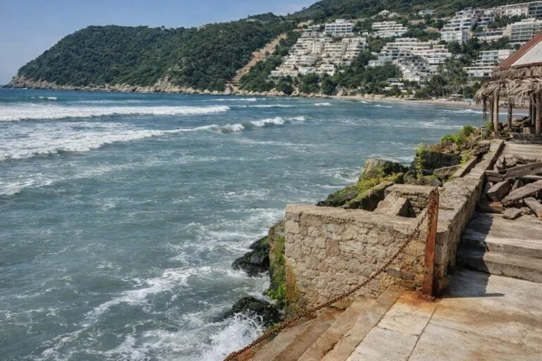 Restaurantes Playa Revolcadero en Acapulco reactivan operaciones y fortalecen empleo y turismo tras reconstrucción.