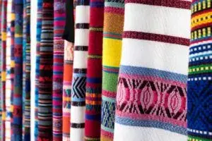 Industria textil México frente a medidas contra piratería y revisión del T-MEC en entorno industrial moderno