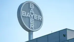 Bayer inteligencia artificial reduce costos investigación farmacéutica innovación desarrollo terapias