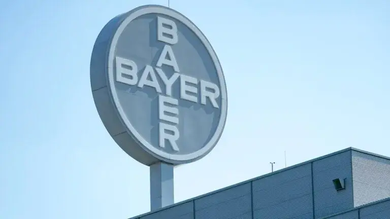 Bayer inteligencia artificial reduce costos investigación farmacéutica innovación desarrollo terapias