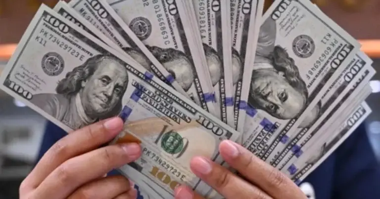 Representación del dólar barato en México frente al aumento de precios e inflación en la economía cotidiana