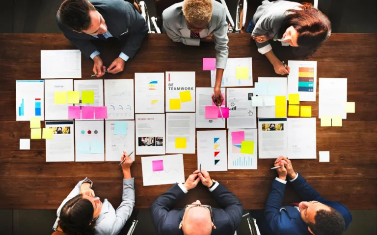 Empresas globales aplican vender para crecer estrategia corporativa para mejorar rentabilidad y eficiencia en mercados internacionales