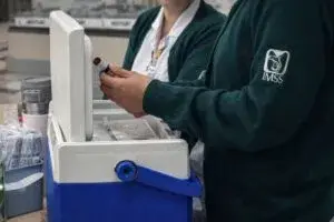 Anticorrupción inhabilita empresas por datos falsos al IMSS y aplica multas en México