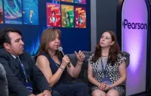 Iris Martínez, directora de Ventas México para ELL México en Pearson, participa en panel sobre aprendizaje del inglés en evento “Aprendizaje que transforma Aula, entorno y comunidad”, destacando el modelo educativo 2025, la metodología CASC y la serie Bridges4Change de Pearson México, enfocadas en el desarrollo de habilidades lingüísticas, pensamiento crítico y educación superior en contextos reales.