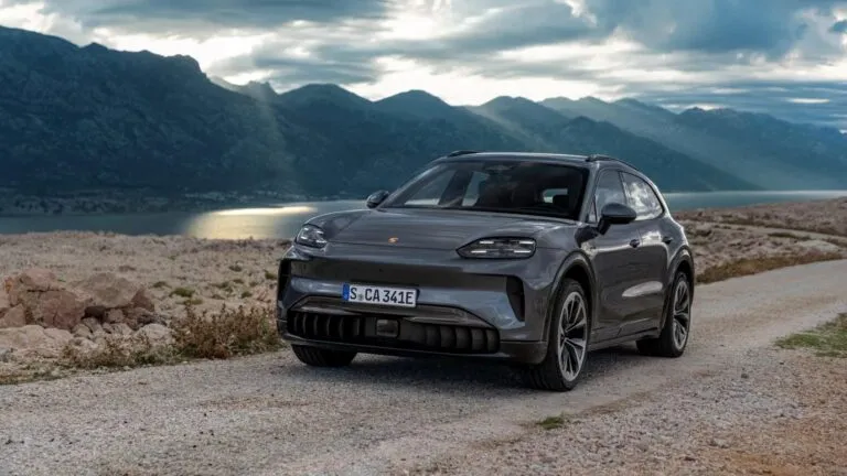 Porsche Cayenne Coupe eléctrico SUV lujo alto rendimiento tecnología automotriz