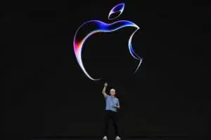 Tim Cook Apple CEO lidera cambios estratégicos en Apple ante retos globales