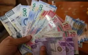 Gráficos financieros y ambiente económico relacionados con el mercado financiero en México y la incertidumbre política