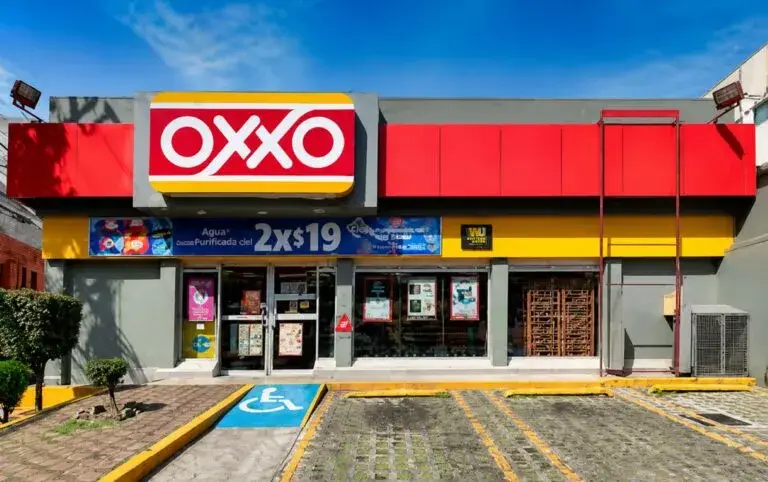 FEMSA reporta crecimiento de 11% en flujo operativo impulsado por OXXO y expansión de tiendas en México