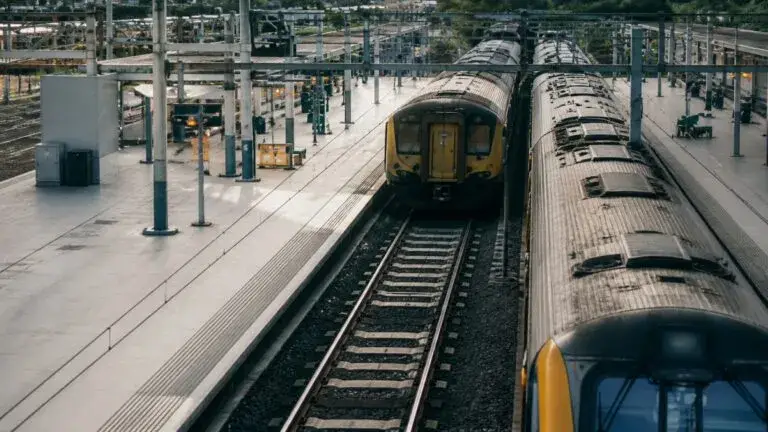 Tren México Querétaro impulsa relocalización empresarial en el Bajío con conectividad e inversión industrial