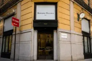 Berkshire Hathaway invierte 16,800 millones de dólares con Greg Abel en vivienda e inteligencia artificial